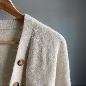 Cream Uniqlo sweater, XS